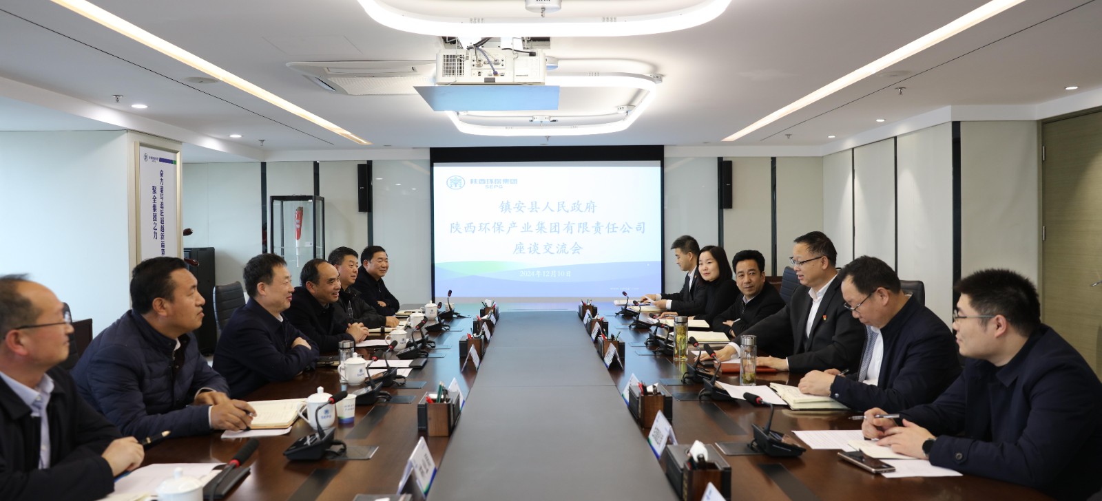 千亿球友会集团与镇安县政府座谈交流.jpg
